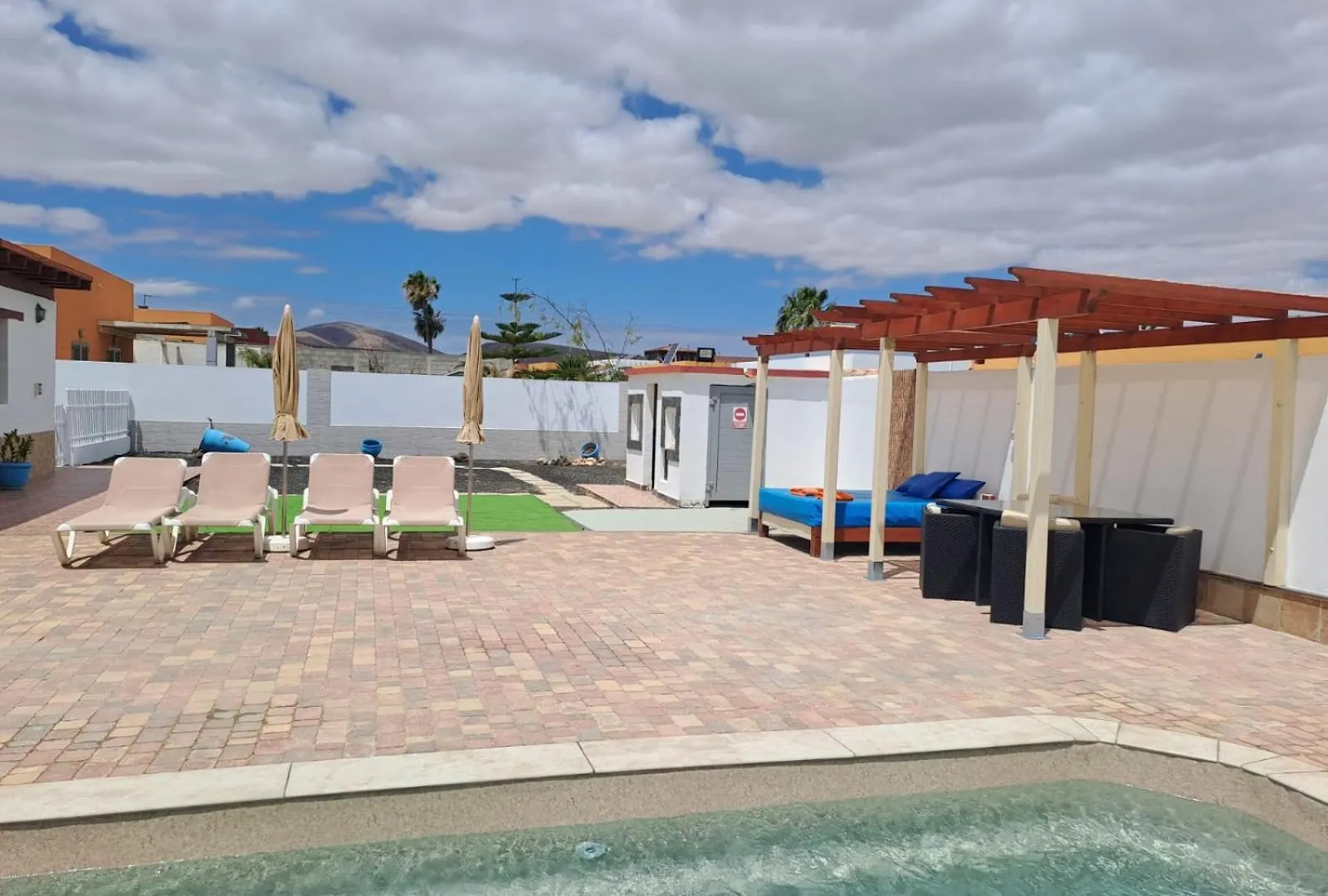 Villa Experience Heated Salty Water Pool 칼레타데푸스테 스페인